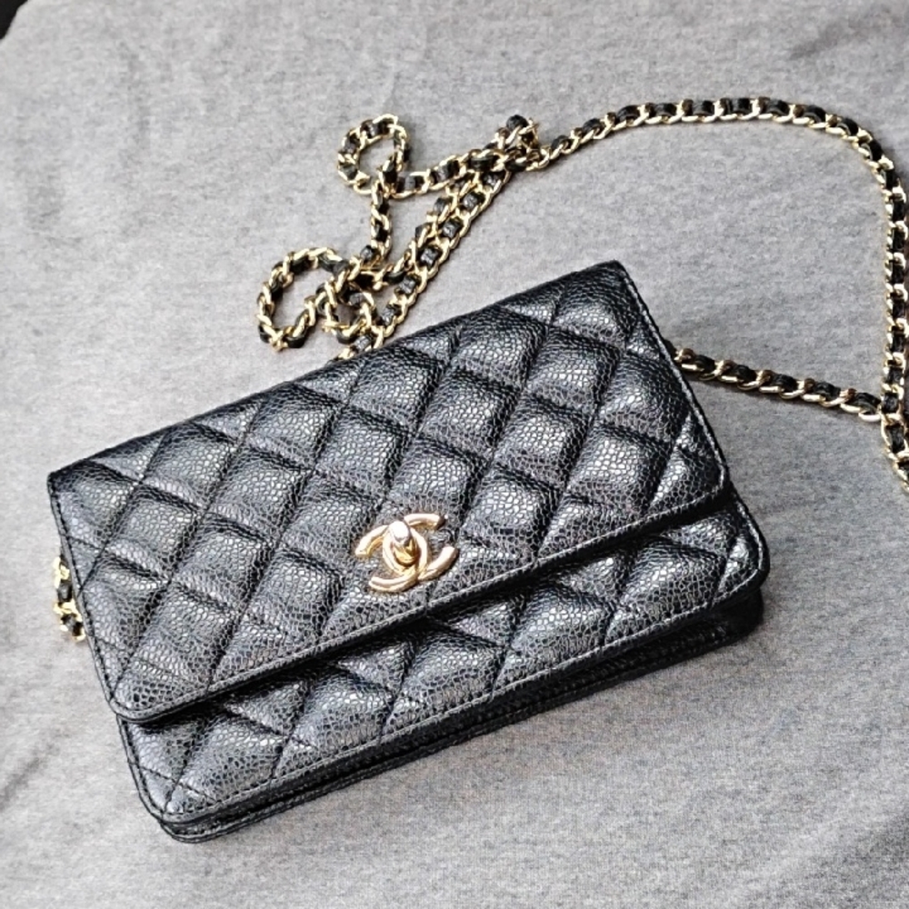 CHANEL Black Quilted Crossbody Bag with Gold Chain